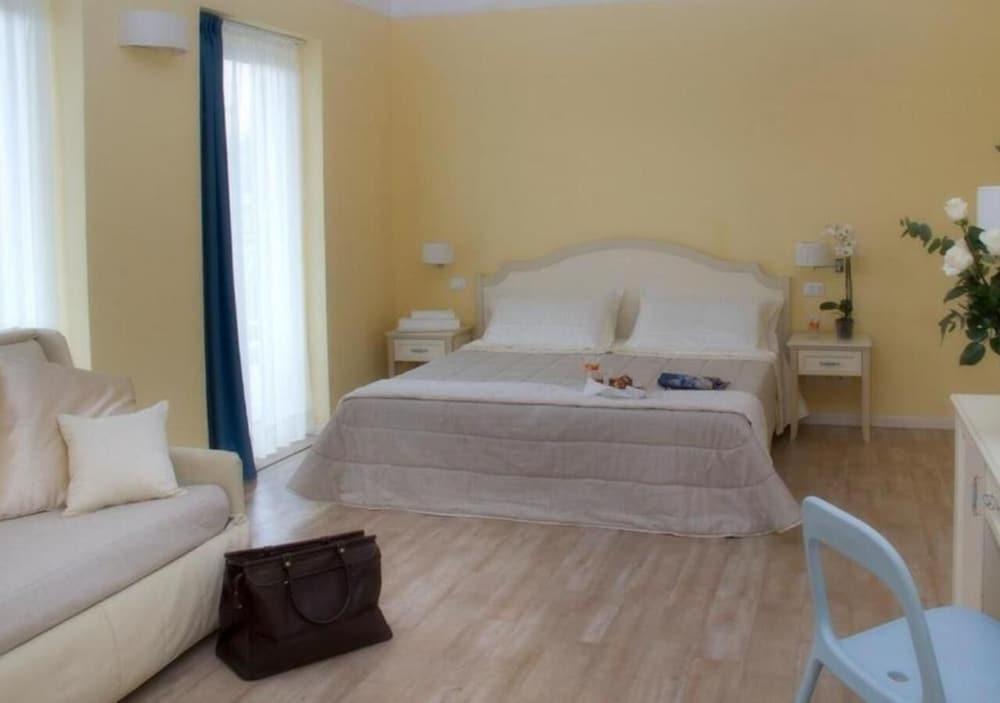 Beyou Hotel Villa Rosa Ричоне Екстериор снимка